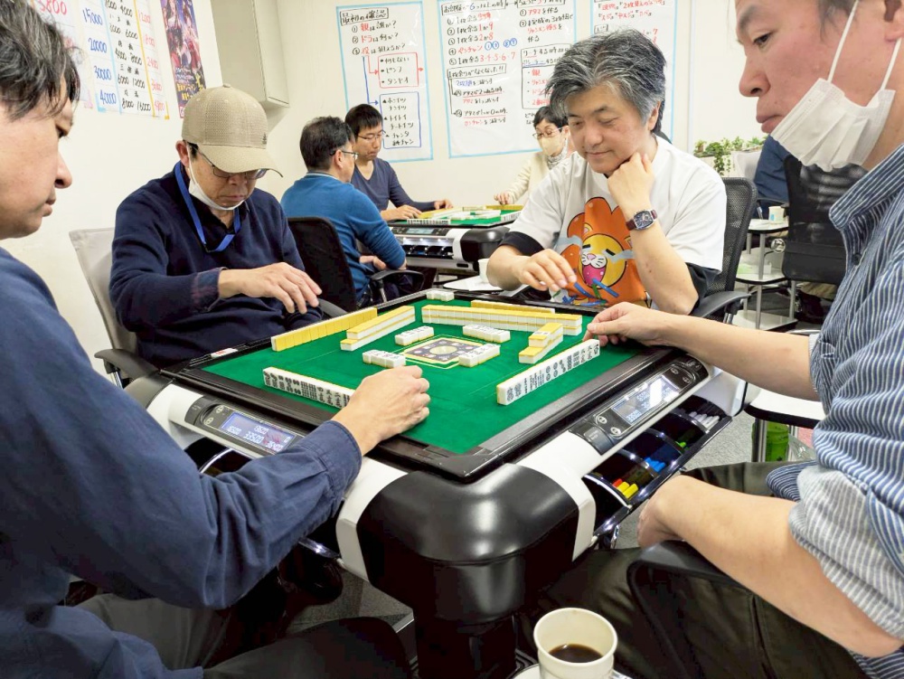 大阪でノーレートの健康麻雀・麻雀教室・麻雀大会に参加するなら【豊中の健康マージャン】