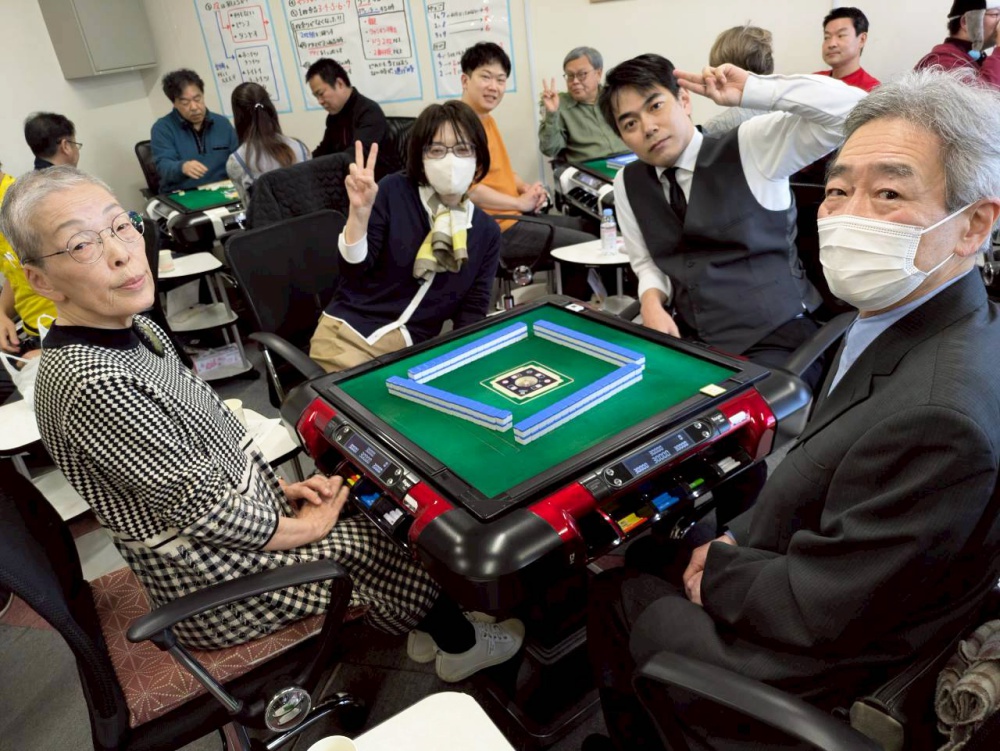 大阪でノーレートの健康麻雀・麻雀教室・麻雀大会に参加するなら【豊中の健康マージャン】